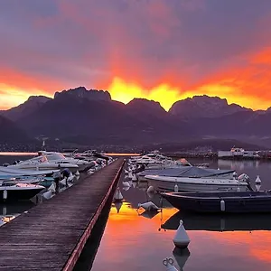 https://le-chalet-de-la-plage.hotels-rhonealpes.com